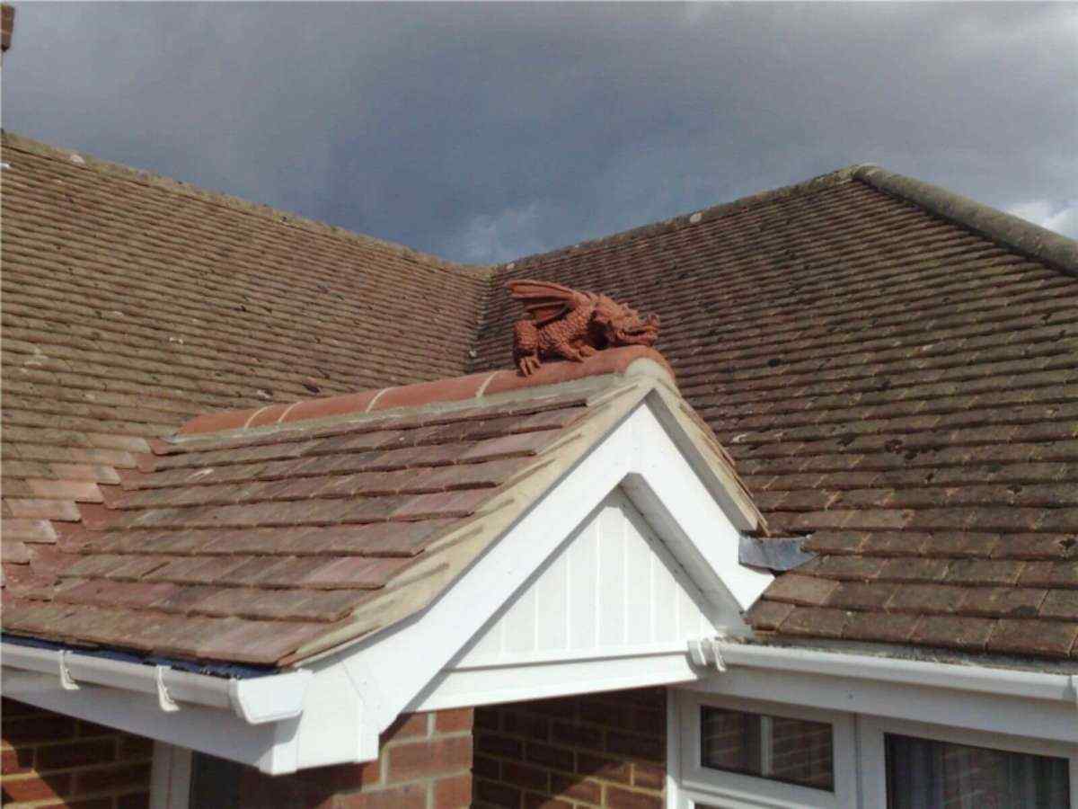 dragon-finial-installed-on-a-bungalow
