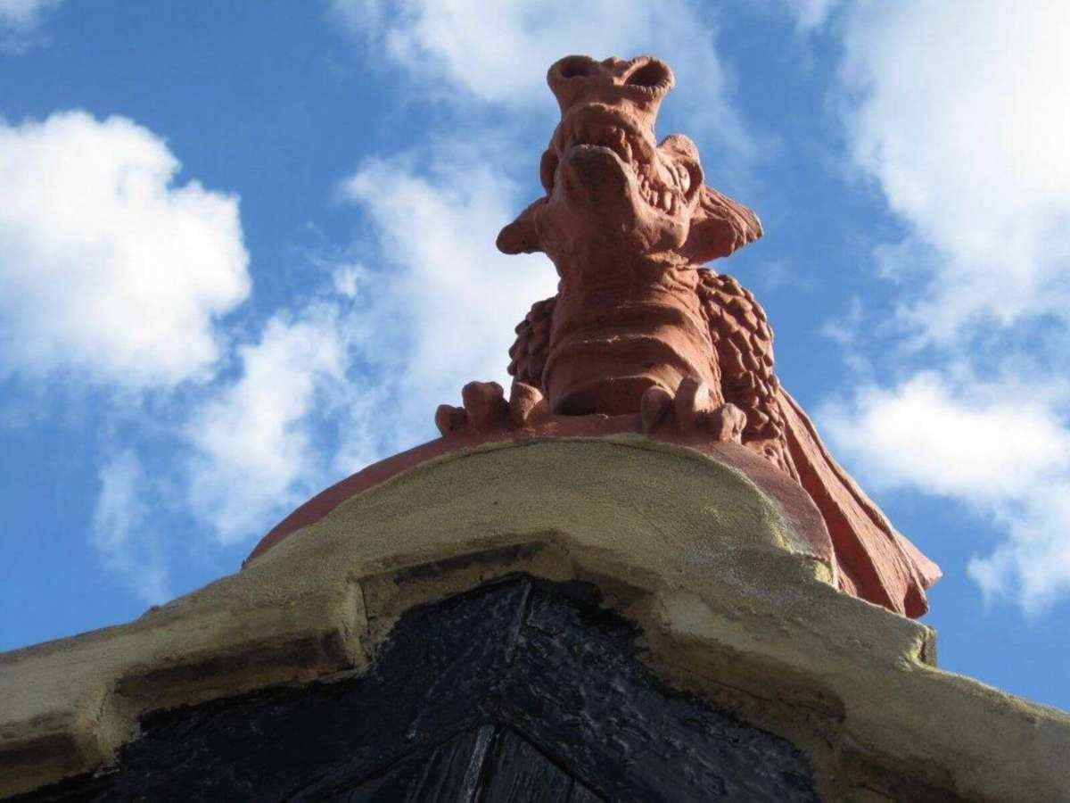 dragon-roof-finial-close-up
