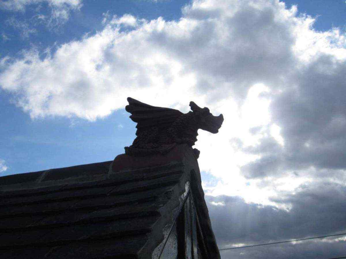 gable-end-roof-dragon-finial