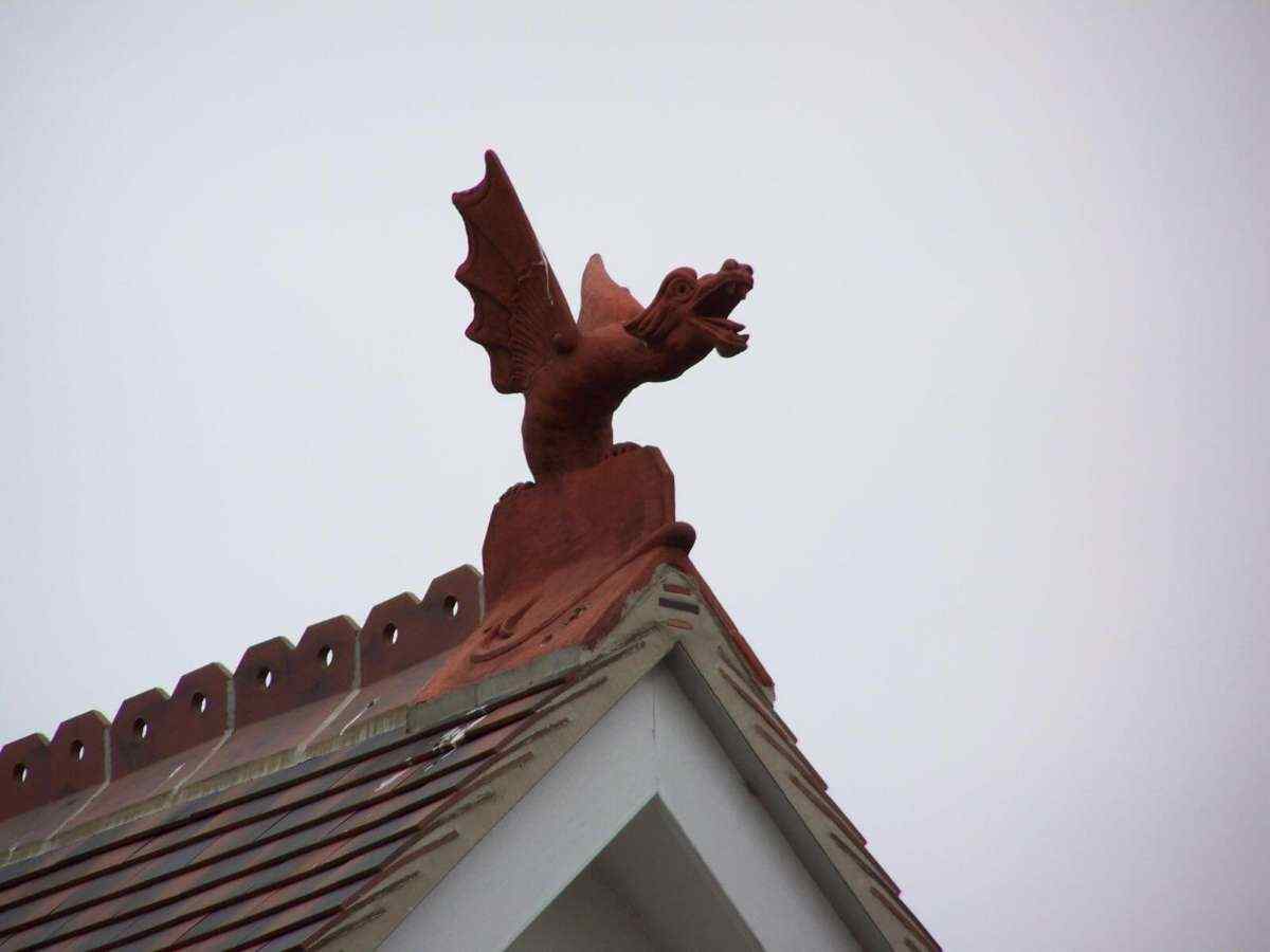 large-roof-dragon-install