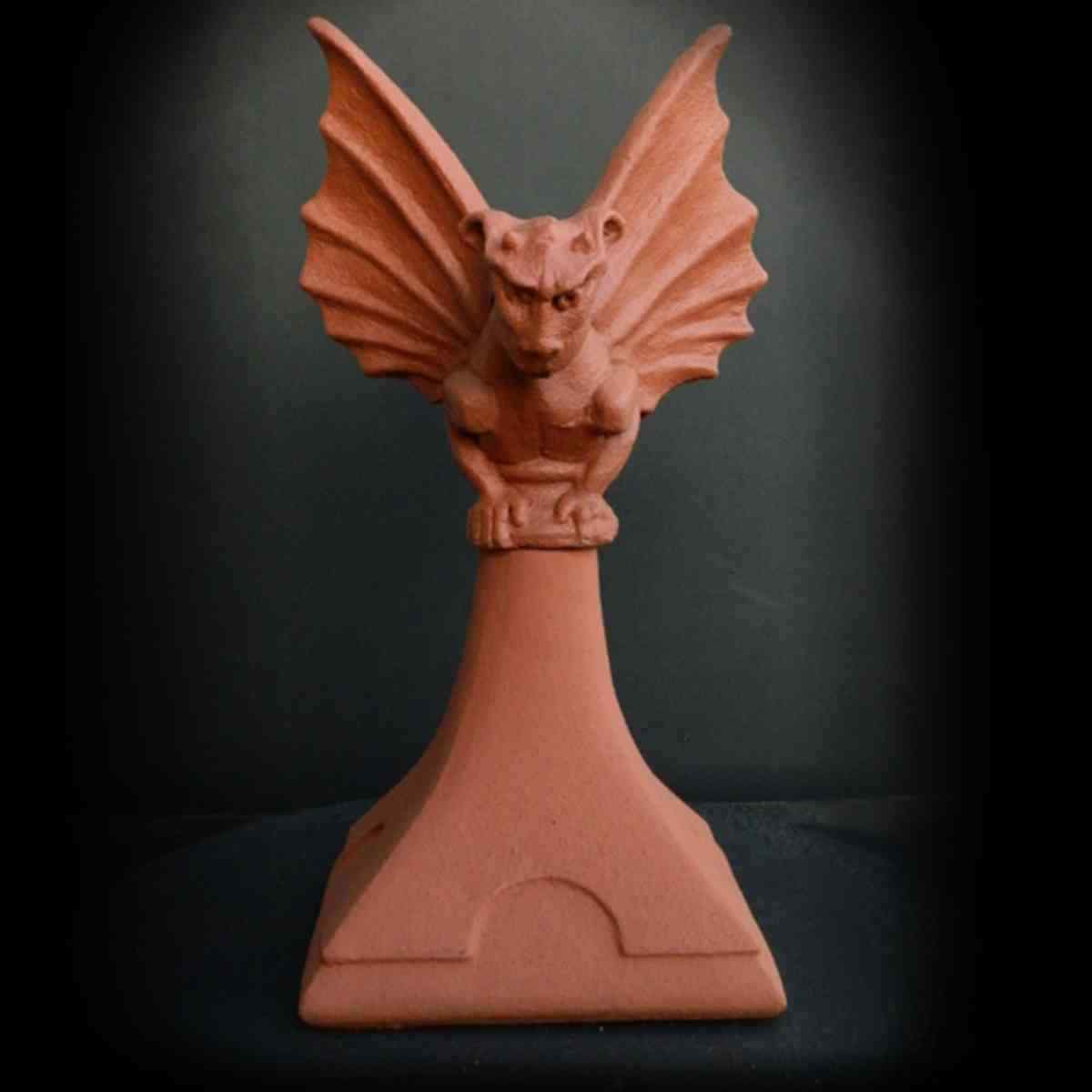 hip_end_with_a_winged_gargoyle_sculpture