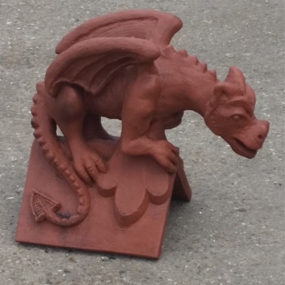 side_view_of_mythical_roof_dragon__1592232374_726